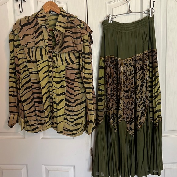 Point to Point Dresses & Skirts - Point to Point. Olive/gold/black animal print maxi skirt/blouse outfit szS